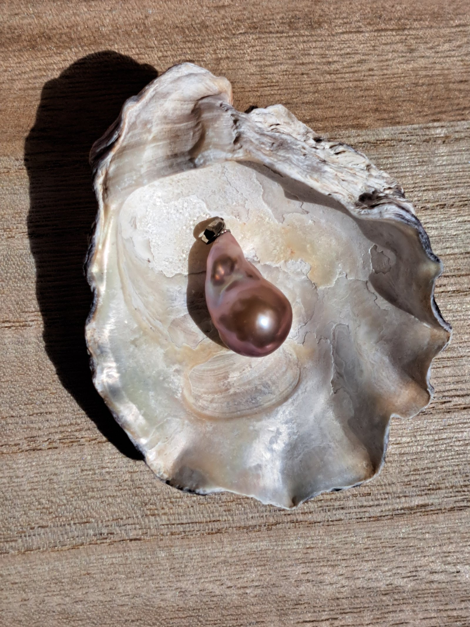 ME on life MAUVE LUSTER Baroque Pearl Pendant